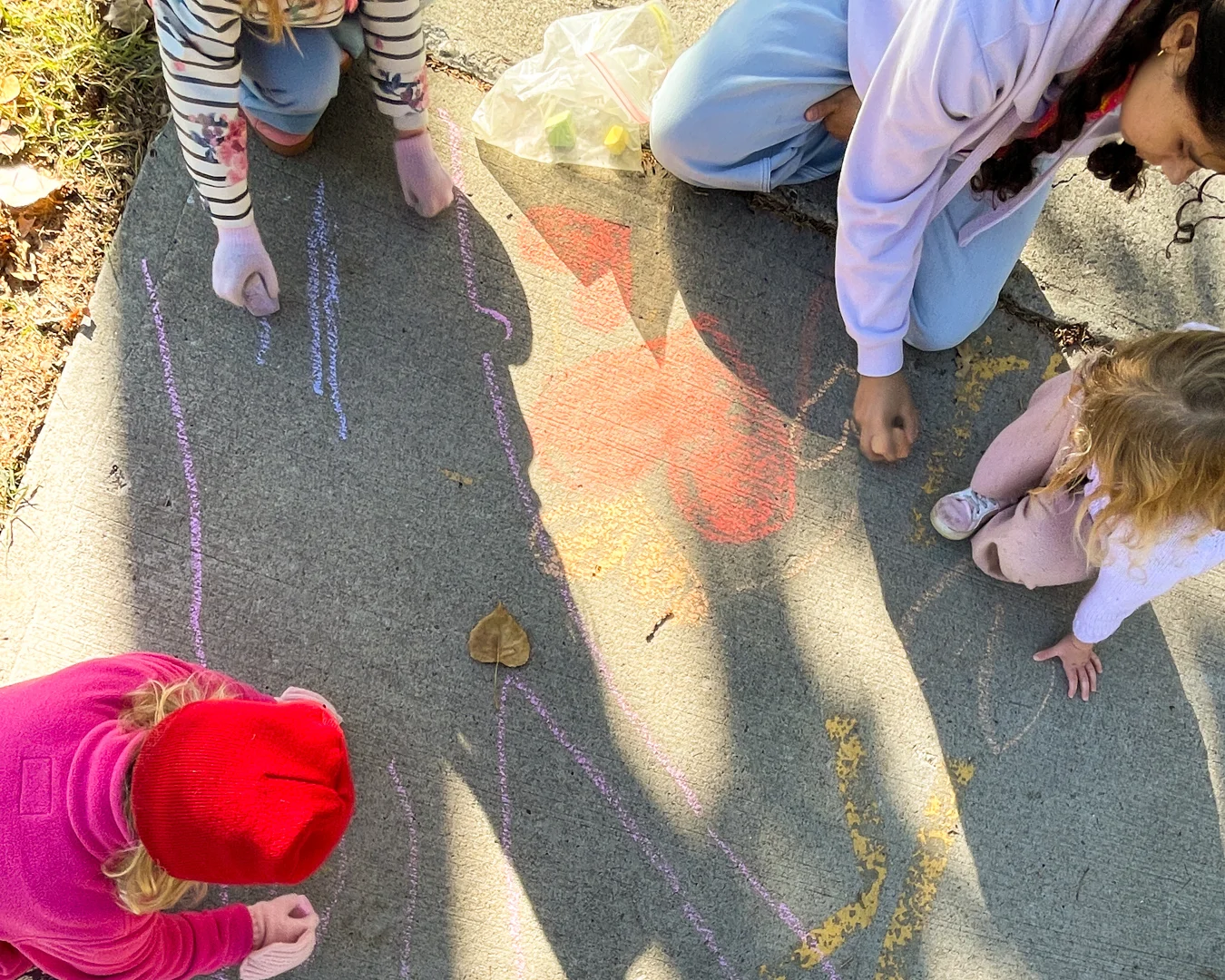 Children learning together through creative and collaborative activities. Preschool and After school Care in Cochrane AB
